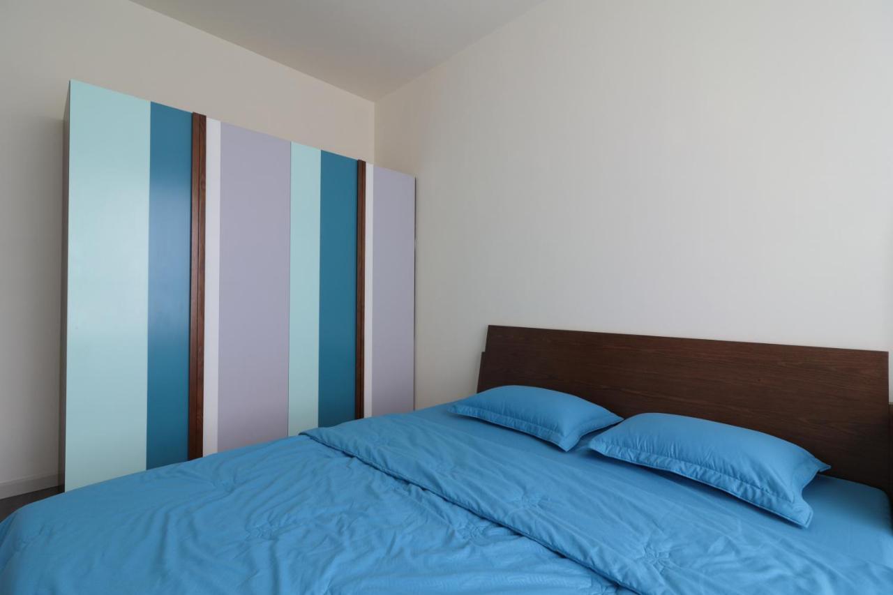 Deluxe With Balcony, Pool, Fitness And Yoga Apartment